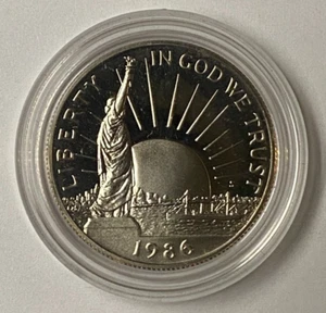 1986-S Statue of Liberty Commemorative Silver clad Half Dollar Coin Mint Capsule - Picture 1 of 2