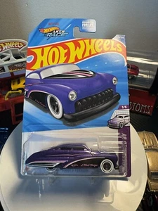 HOT WHEELS PURPLE PASSION HW DESIGNED BY 1/5 1:64 - Picture 1 of 3