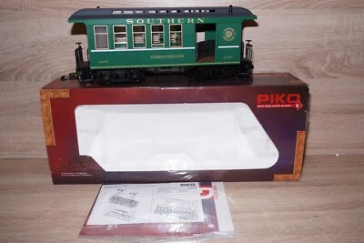Bod / 3] PIKO 38619 G-Sr Wood Combine, Green U.S.Passenger Car G Scale Boxed - Image 1 of 4