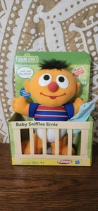 Sesame Street Baby Sniffles Ernie 2011 Hasbro Playskool nuevo sellado - Imagen 1 de 8