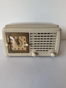 GE General Electric Modelo 50 - AM Reloj Tubo Baquelita Blanco Radio - Imagen 1 de 15