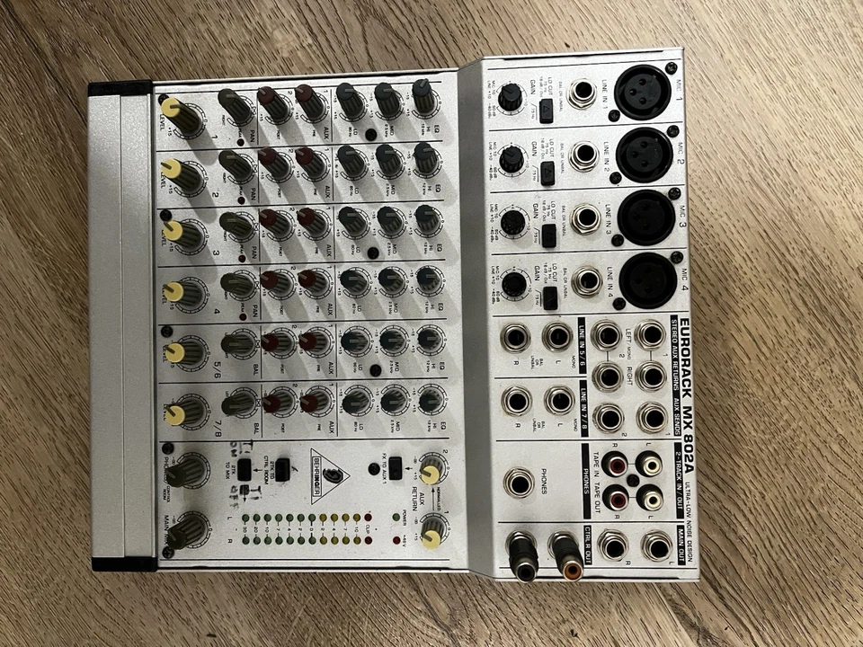 Behringer Eurorack MX 802A Mischpult Mixer DJ - Bild 1 von 1