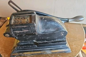 Antiguo perforador a cuadros de hierro fundido - Cummings R.R. Dater - Imagen 1 de 8