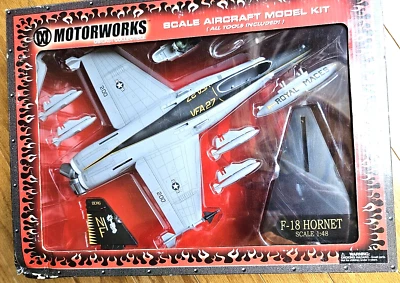 MOTORWORKS F18 HORNET FIGHTER THE ROYAL MACES VFA27 FUNDIDO A PRESIÓN ESCALA 1:48 SIN USAR, EN CAJA Foto 1 de 4