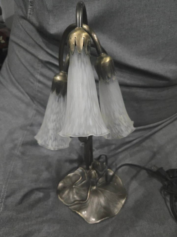 Tiffany Style Pond 3 Lily White Accent Table Lamp MCM Inspired 16” Tall - Image 1 of 4