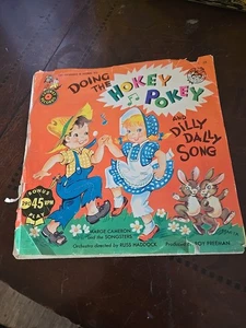 Doing The Hokey Pokey And Dilly Dally Song - Foto 1 di 4