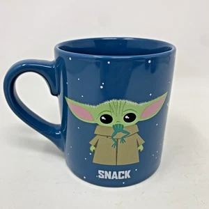 Taza Star Wars Grogu Baby Yoda Mandalorian "Snack Attack Protect" 14 oz. Copa - Imagen 1 de 10