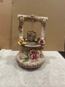 VINTAGE CAPODIMONTE PORCELAIN WISHING WELL FIGURINE ITALY - Picture 1 of 11