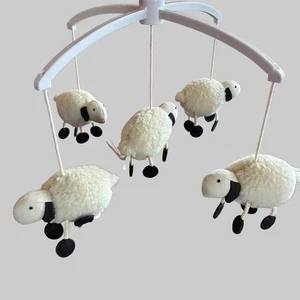Pottery Barn Kids Wolle Schaf Lamm Kinderzimmer Mobile 5 Lämmer handgefilzt Nepal - Bild 1 von 3