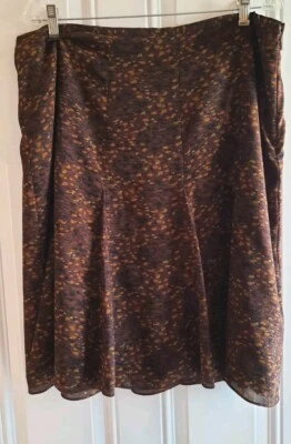 Falda AXCESS (Liz Claiborne) - 16 - Cintura estrecha, cremallera lateral, 10 paneles corneados Foto 1 de 4