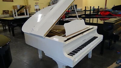 Yamaha Snow White C3 2010 salida de piano de cola Foto 1 de 4