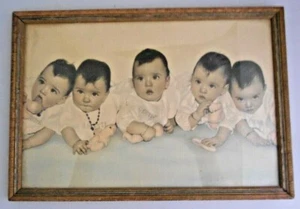 Quadro vintage Dionne Quintuplets incorniciato Vincent & Hughes quints canadesi 1934 - Foto 1 di 2