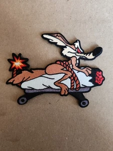 Coyote Riding A Joint, Moral Patch bestickt PVC Haken & Schlaufe 3,75"x5" - Bild 1 von 4
