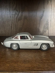 Bburago Mercedes 300-SL (1954) silber 1:18 Modellauto - Bild 1 von 4