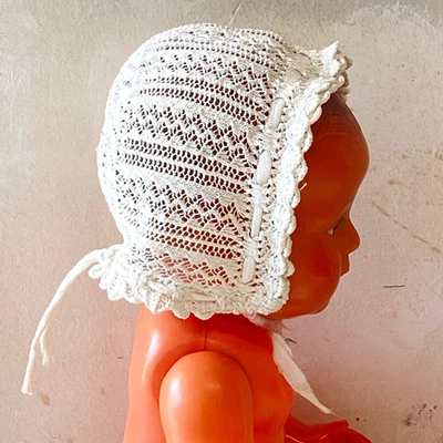 Ancien Petit Bonnet en Dentelle à l'Aiguille pour Poupée Baigneur - Photo 1/4