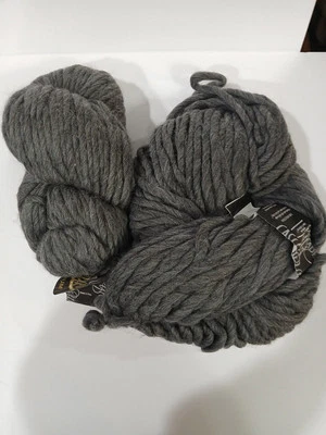 (2) Cascade Yarns MAGNUM Peruvian Wool, Yarn Color #8400 8.82oz/123yds B17 - Image 1 of 4