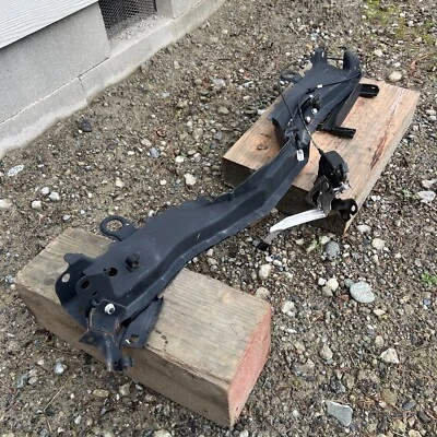 Barra de amarre superior del radiador Honda Civic 2016 2018 2019 2020 Foto 1 de 4