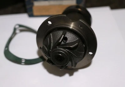 NUEVO Bomba de agua motor Mercedes Benz M110 M123 Meyle Alemania 1102001920 R107 W123 Foto 1 de 4