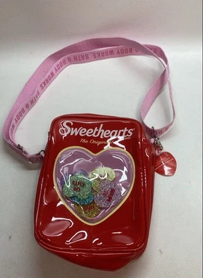 Bolso Bandolera Bath & Body Works Rojo Sweethearts Corazón Caramelo Correa Rosa Nuevo con Etiquetas Foto 1 de 4