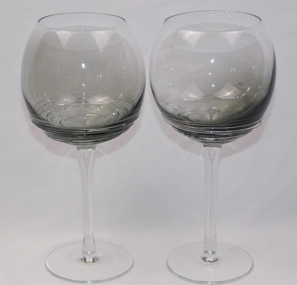 2 copas de vino globo SMOKE GLASS SWIRL de Mikasa 9" Foto 1 de 4