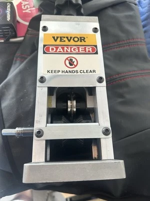 Машина для ручной зачистки проводов VEVOR 0,06–0,98 дюйма устройство для зачистки меди с ручным управлением... - Изображение 1 из 4