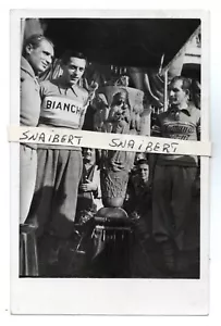 C002806 RADSPORT FAUSTO COPPI GINO BARTALI RICCI AL HEILIGTUM GHISALLO VG 1950 - Bild 1 von 2