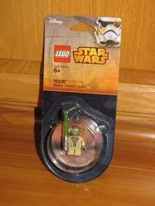 Disney Lego Star Wars Yoda Magnet Minifigur mit Lichtschwert versiegelt NiSB - Bild 1 von 6