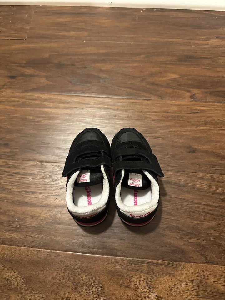 Zapatos Saucony Jazz negros y rosas para niñas pequeñas. Talla 4,5 Foto 1 de 3