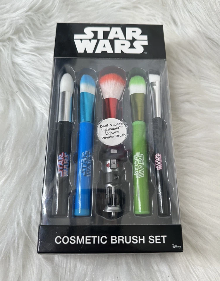 STAR WARS 5x Cosmetic Makeup Brush Set & Darth Vader Lightup Lightsaber - Image 1 of 1