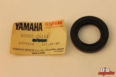NOS 1980-1981 Yamaha IT125 YZ125 YZ100 Oil Seal 93102-25144 - Image 1 of 4