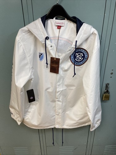 COACH Nuovo con etichette Giacca da allenatore con cappuccio Mitchell and Ness NYC FC taglia L