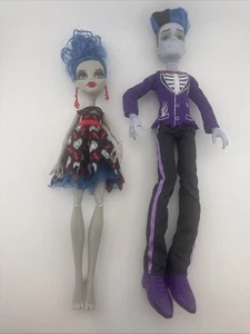 Monster High Loves Not Dead Sloman Slo Mo Mortavitch Ghoulia Yelps 2er Pack Puppen - Bild 1 von 10