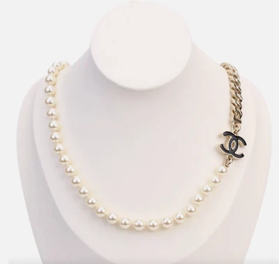 Genuíno na Caixa Usado CHANEL 2024 Preto CC Colar Gargantilha de Pérolas - Imagem 1 de 4
