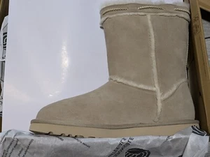 Women's UGG CLASSIC SHORT SHEARLING BRAID Suede Boot Sz 8 Dune Color 🎁 W Doc - Picture 1 of 12