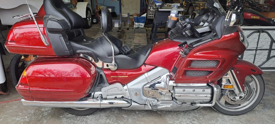 Honda: Gold Wing - Image 1 of 4