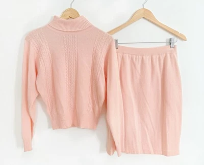 Falda Suéter Cuello Alto Lana de Cordero Rosa Pequeña Talla Mediana Liz Claiborne De Colección Foto 1 de 4