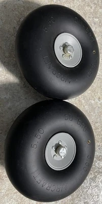 Par (2) de aviones inflables Du-Bro DuBro de 5 1/2" de diámetro ruedas grandes DUB550RV Foto 1 de 4