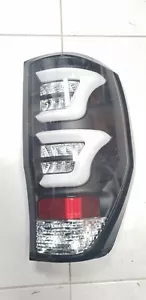 PICKUP ATTITUDE Feu ARD LED verre clair fond noir leds blancs Ford Ranger Raptor - Foto 1 di 1