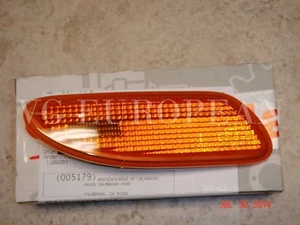 Marcador lateral derecho genuino Mercedes-Benz W203 Clase C en luz de parachoques señal de giro - Imagen 1 de 3