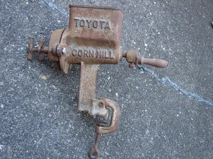 Selten selten Toyota Getreidemühle Schleifer Scheunenfund Bauernhof Werkzeug 10 1/2" hoch funktioniert!!!! - Bild 1 von 10