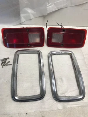 71-77 DODGE VAN B100 B200 SPORTSMAN LUCES TRASERAS FRENO INTERMITENTE CON MOLDURA OEM Foto 1 de 4