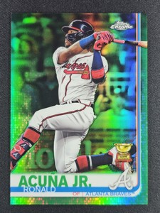 Ronald Acuna Jr 2019 Topps Chrome Variation Green Refractor SP /99 Gold Cup #117