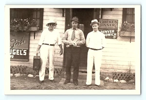 Vintage Foto drei Männer vor dem Abendessen Huhn Abendessen Denver Sandwhich 5 Cent - Bild 1 von 3