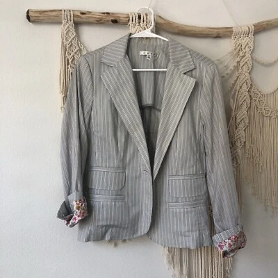 CABI Gray & White Striped Lightweight Cotton BLAZER Summer Jacket 6 FloralLining - Image 1 of 3