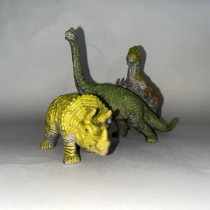U.K.R.D. Paquete de dinosaurios vintage: Brachiosaurus, parasaurolophus y triceratops 92 - Imagen 1 de 9