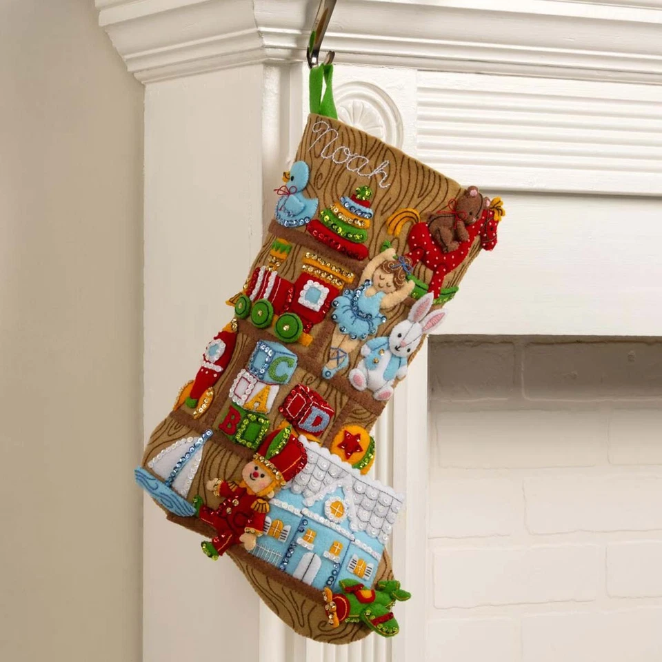 Kit de medias Bucilla® Toyland Treasures Foto 1 de 1