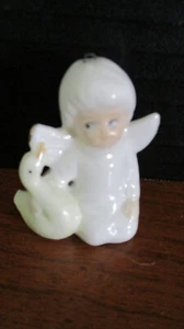 ANGELO BAMBINO PORCELLANA SMALTATA vintage con ornamento natalizio OCA/ANATRA - Foto 1 di 4