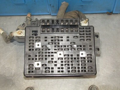 Blazer Oldsmobile Bravada 2000-2005 OEM panel de caja de fusibles debajo del capó (sin fusibles) 04 Foto 1 de 4