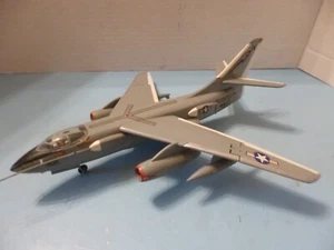 GEBAUTE U.S. NAVY DOUGLAS A-3 SKYWARRIOR 11" SPANNWEITE - Bild 1 von 6