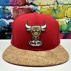 Windy City Chicago Bulls Hardwood Classics New Era 59 FIFTY eng anliegende Mütze 7 1/8 NEU - Bild 1 von 24